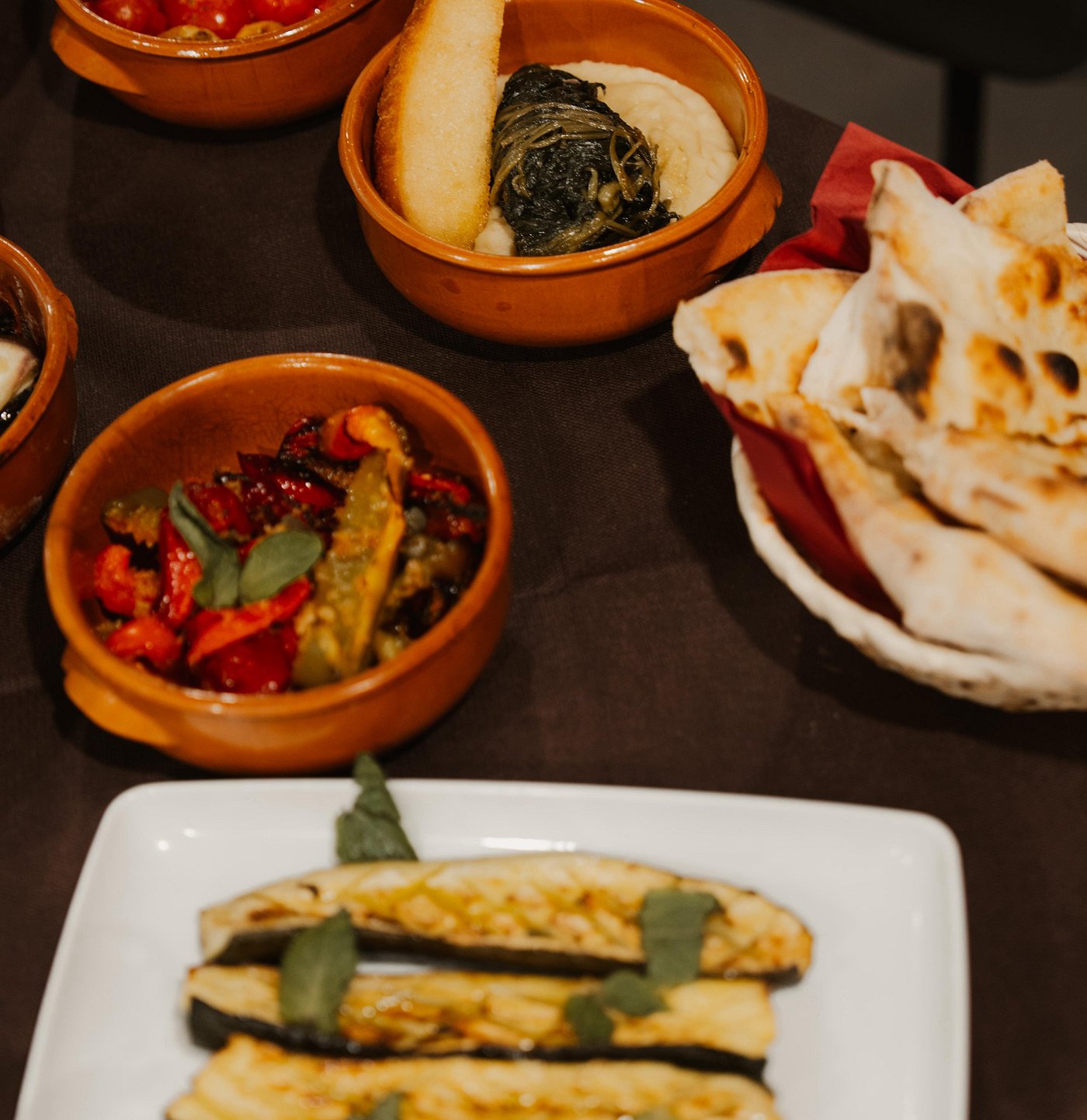 Antipasto misto di terra e mare